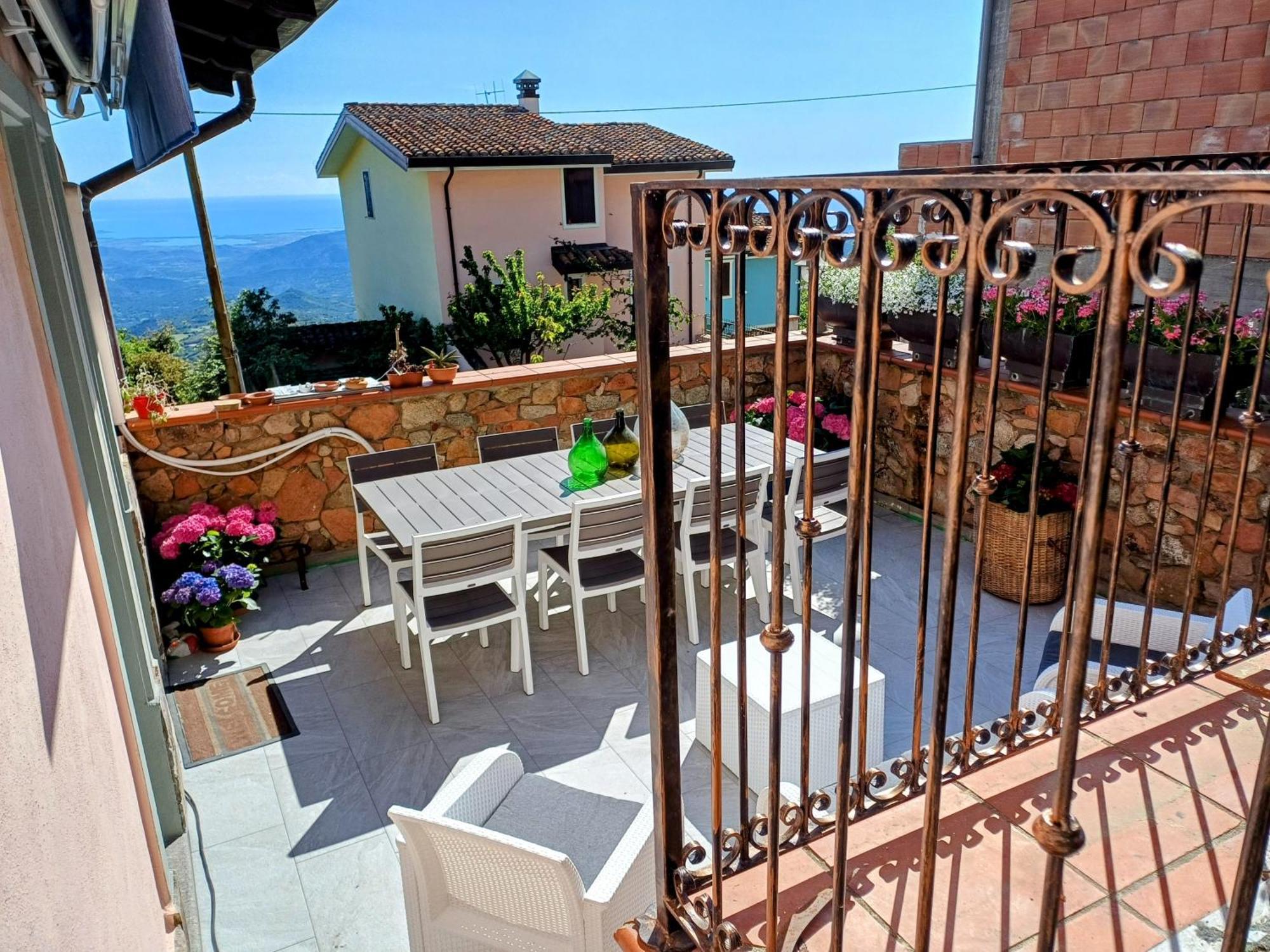 Monti E Mare Bed & Breakfast Ланузеи Екстериор снимка